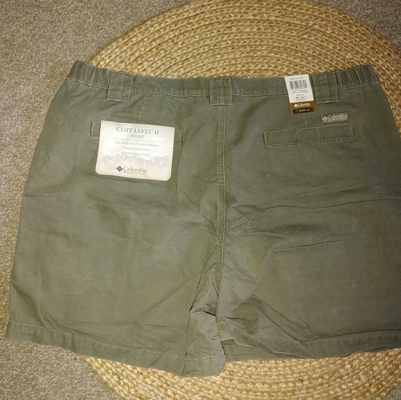 Men's Columbia cargo shorts size XXL NWT khaki green - Picture 3 of 8